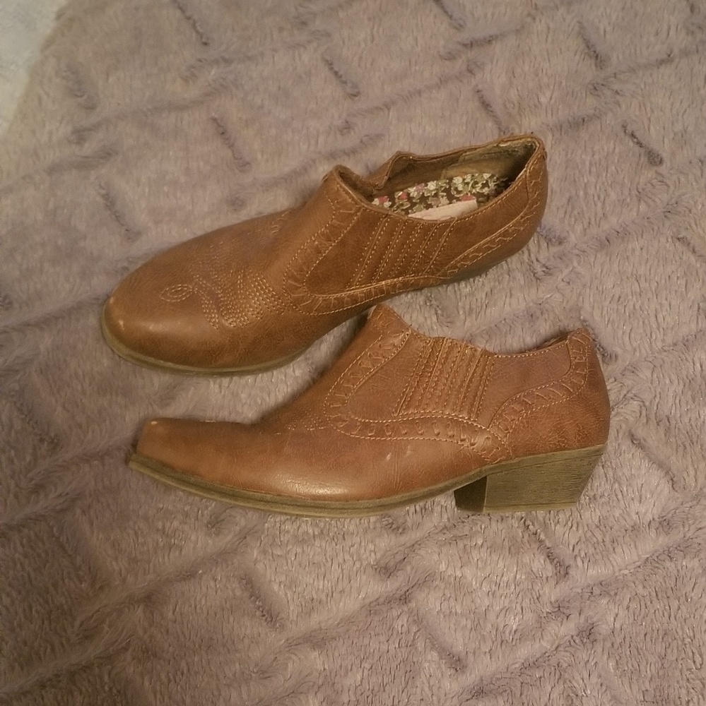 Ankle booties